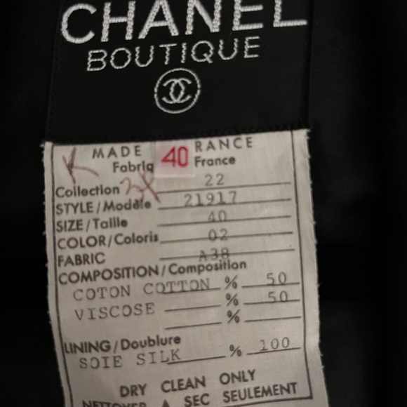 Chanel Boutique black Jacket with white crocheted trim. - Picture 2 of 5